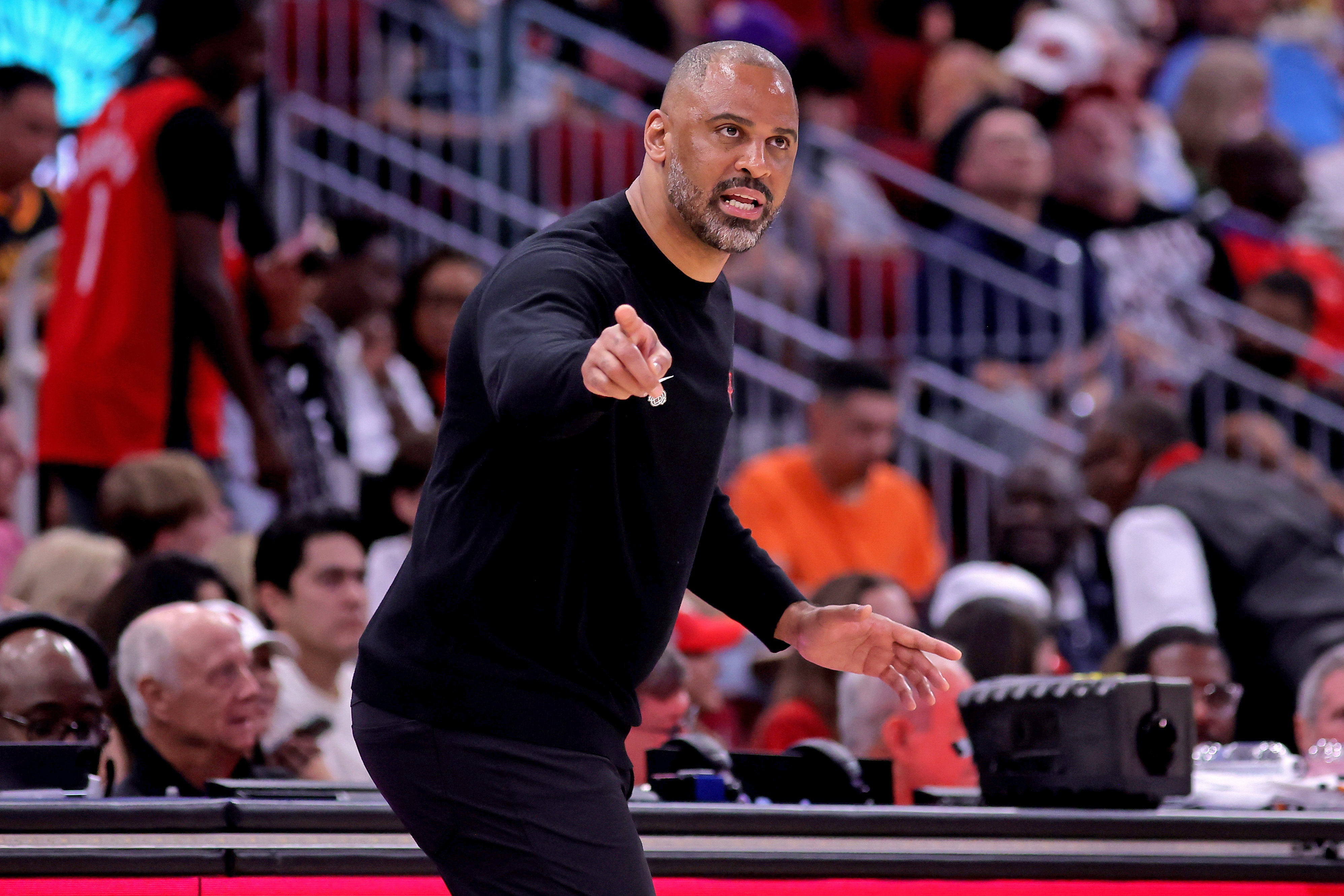 世俱杯投注-乌度卡透露新赛季首发待定，小贾巴里夏季训练成效显著