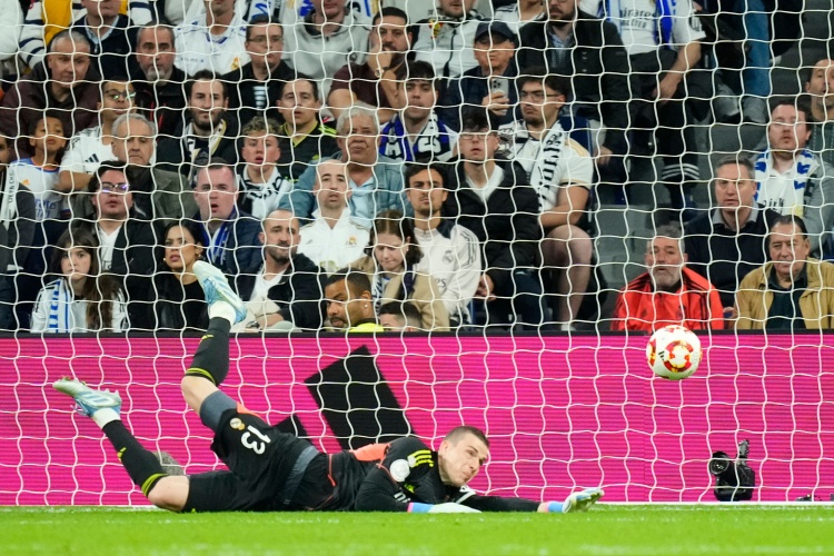 世俱杯下注-记者：卢宁在对阵阿尔瓦塞特的比赛后感到小腿不适，预计缺阵一周